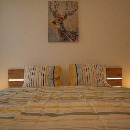Holiday Apartman With Free Parking Gyor Exterior photo