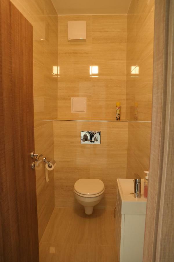 Holiday Apartman With Free Parking Gyor Exterior photo